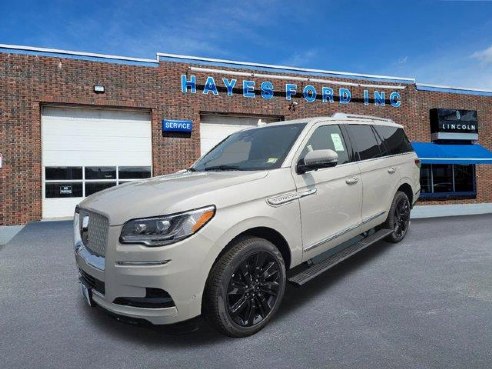 2024 Lincoln Navigator Reserve Ceramic Pearl Metallic Tri-Coat, Newport, VT